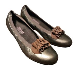 Munro American Women's Ruffle Metallic Bronze Ballet Flat Shoes Size 7.5N